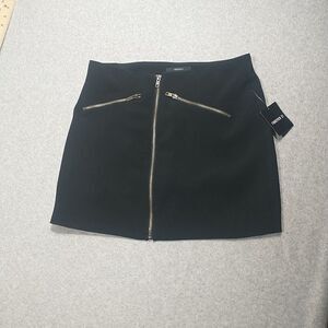 Forever 21 Black  Skirt With Zipper Accents, Lined, Size Medium NWT.